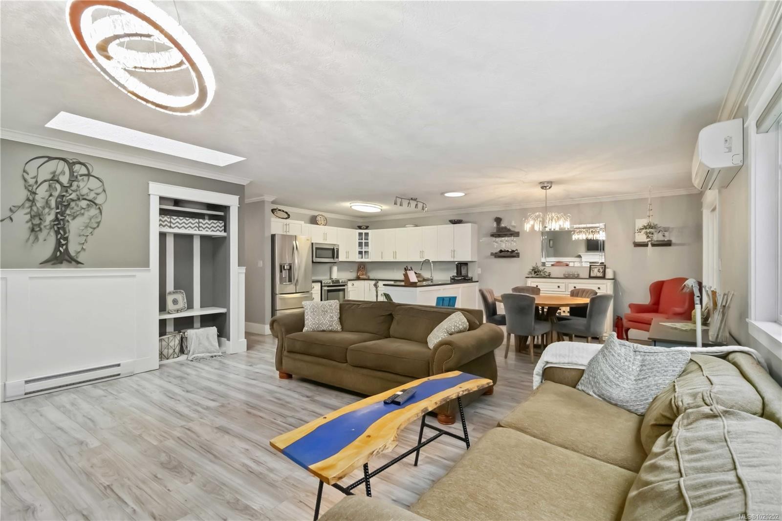 3104 Glen Lake Rd, Langford, BC - Indoor Photo Showing Living Room
