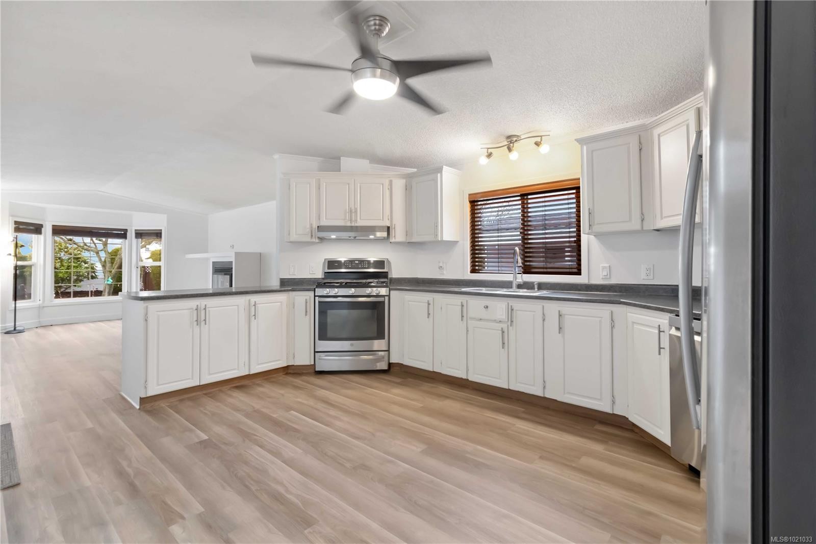 31-7583 Central Saanich Rd, Central Saanich, BC