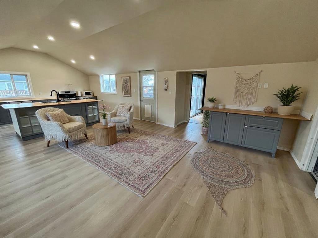 8 Elliot Street, Cochenour, ON - Indoor Photo Showing Other Room