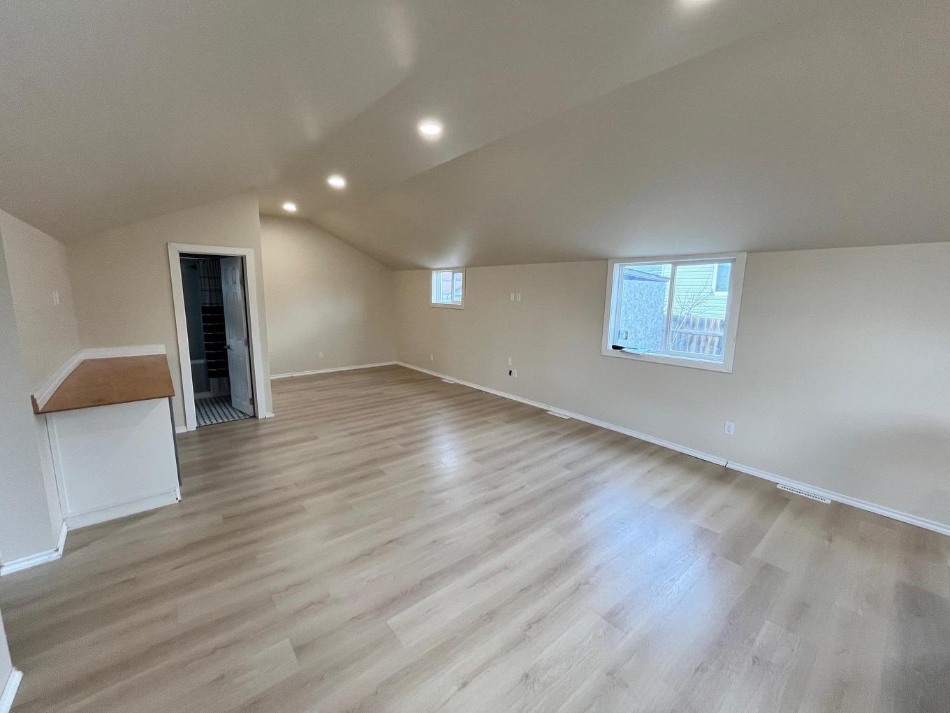 8 Elliot Street, Cochenour, ON - Indoor Photo Showing Other Room