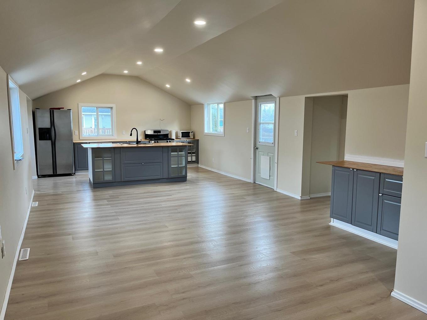 8 Elliot Street, Cochenour, ON - Indoor