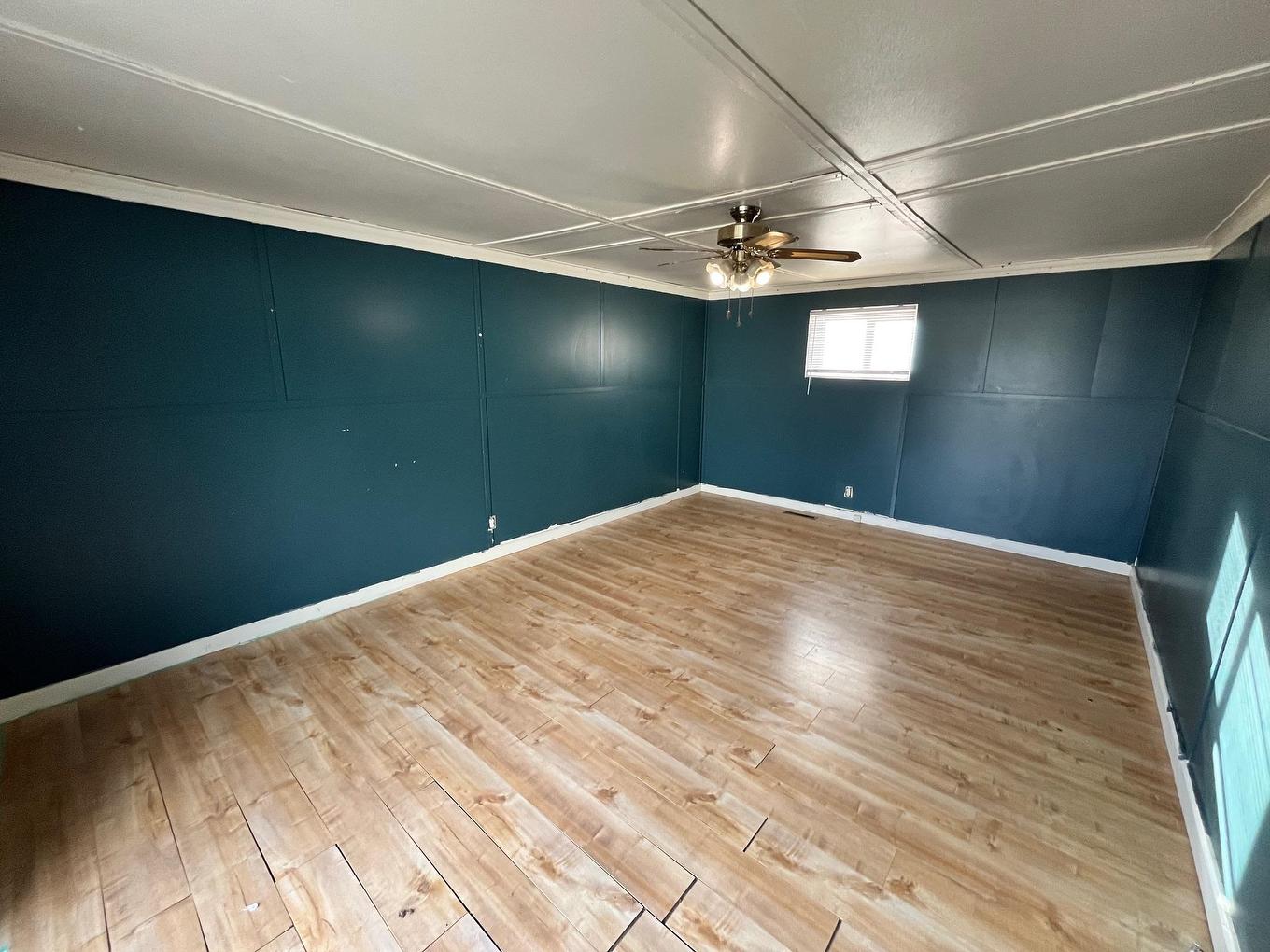 8 Elliot Street, Cochenour, ON - Indoor Photo Showing Other Room