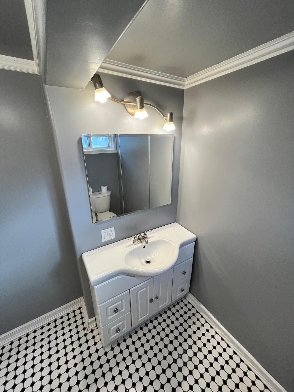 8 Elliot Street, Cochenour, ON - Indoor Photo Showing Bathroom