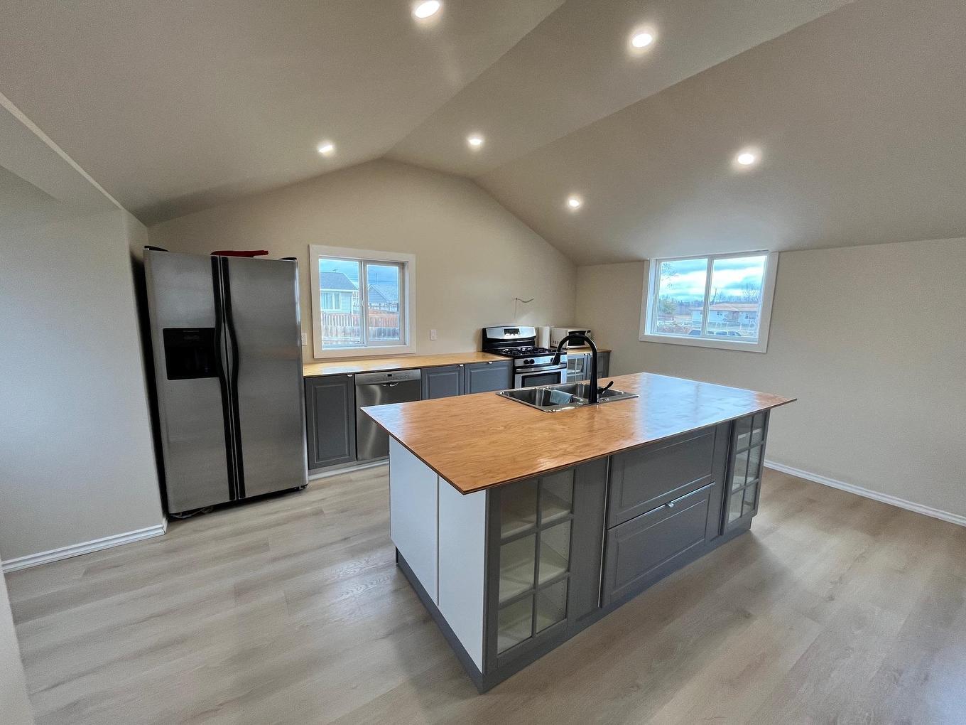 8 Elliot Street, Cochenour, ON - Indoor