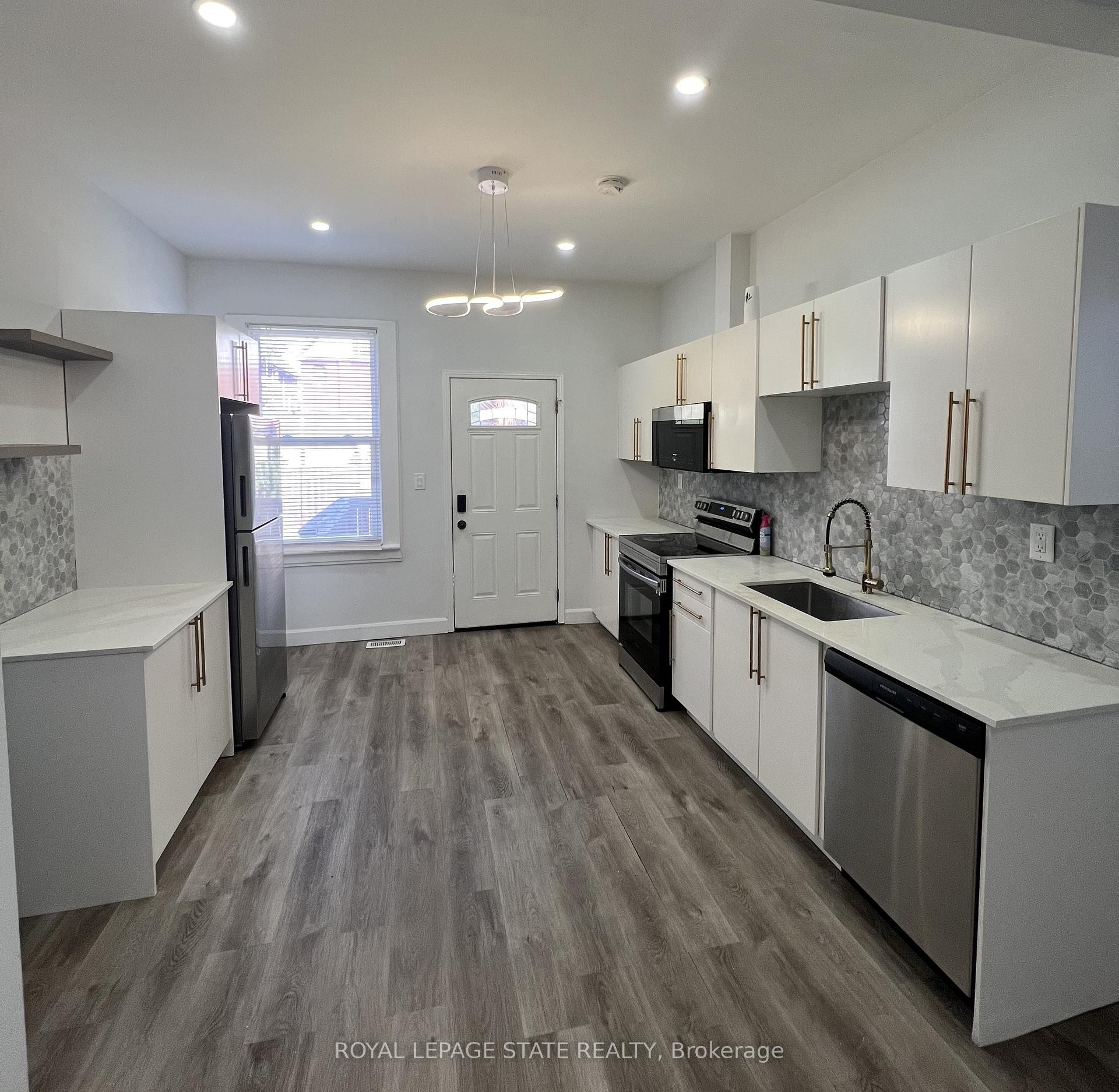 44 Madison Avenue, Hamilton, ON - Indoor Photo Showing Kitchen With Stainless Steel Kitchen With Upgraded Kitchen