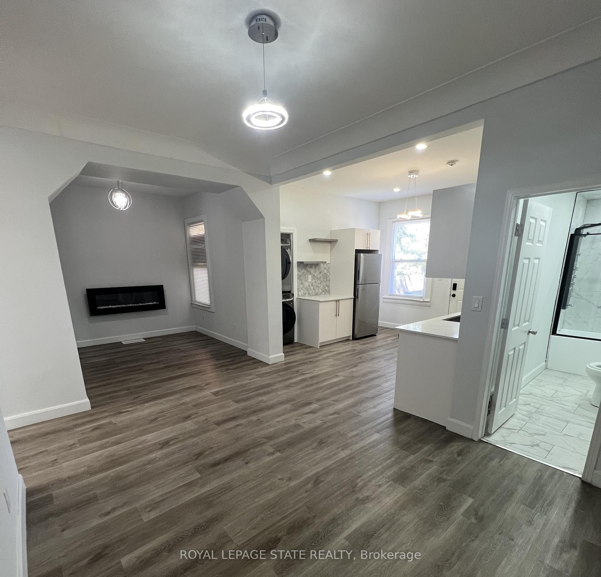 44 Madison Avenue, Hamilton, ON - Indoor