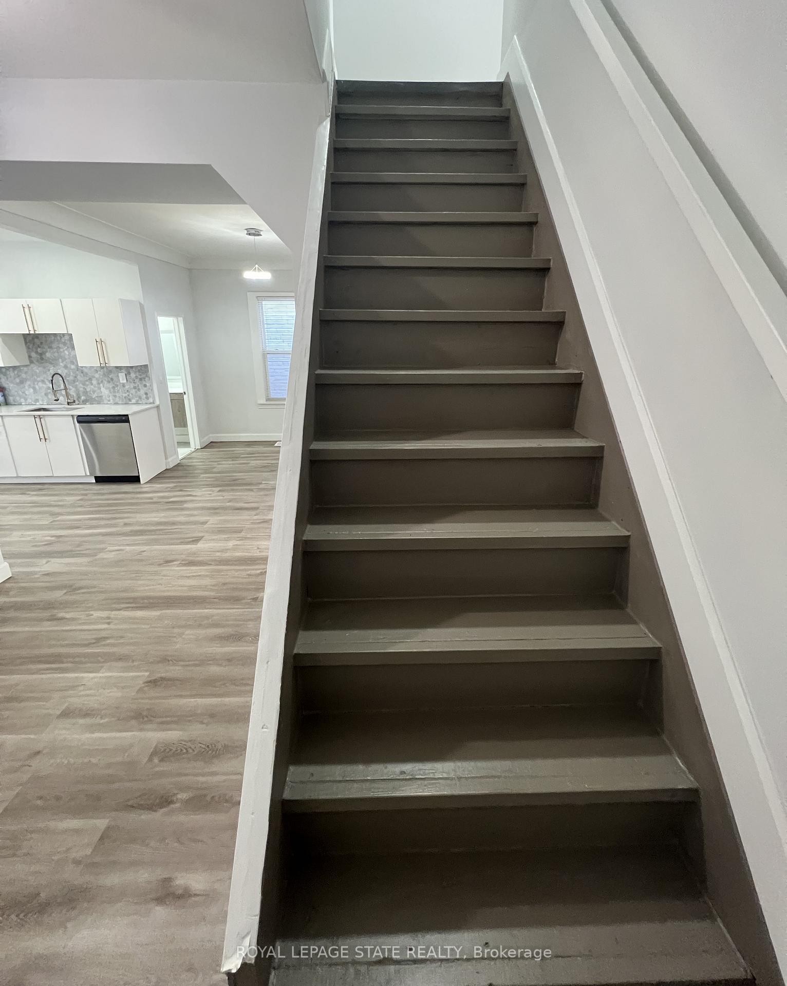 44 Madison Avenue, Hamilton, ON - Indoor Photo Showing Other Room