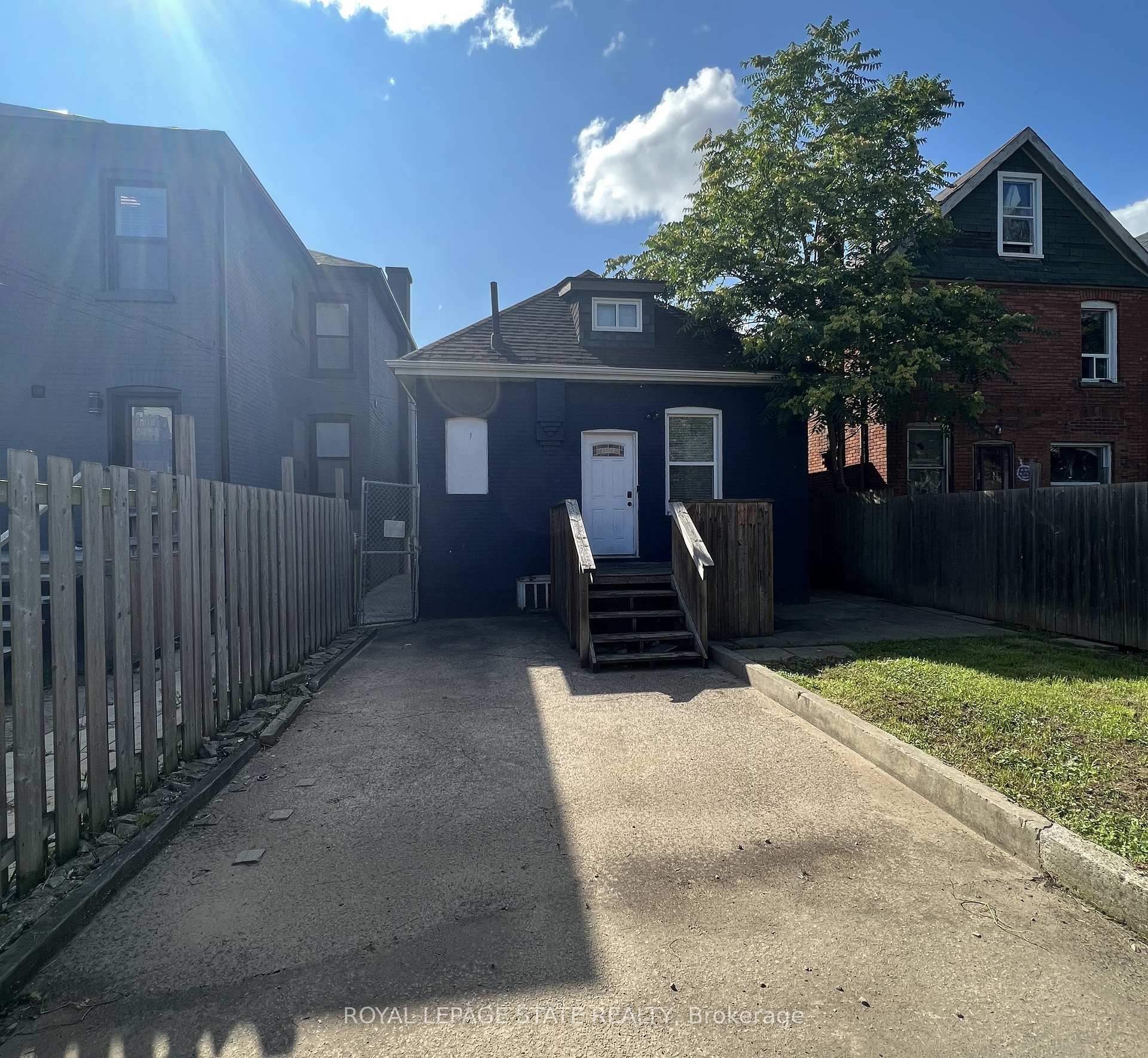 44 Madison Avenue, Hamilton, ON - Outdoor