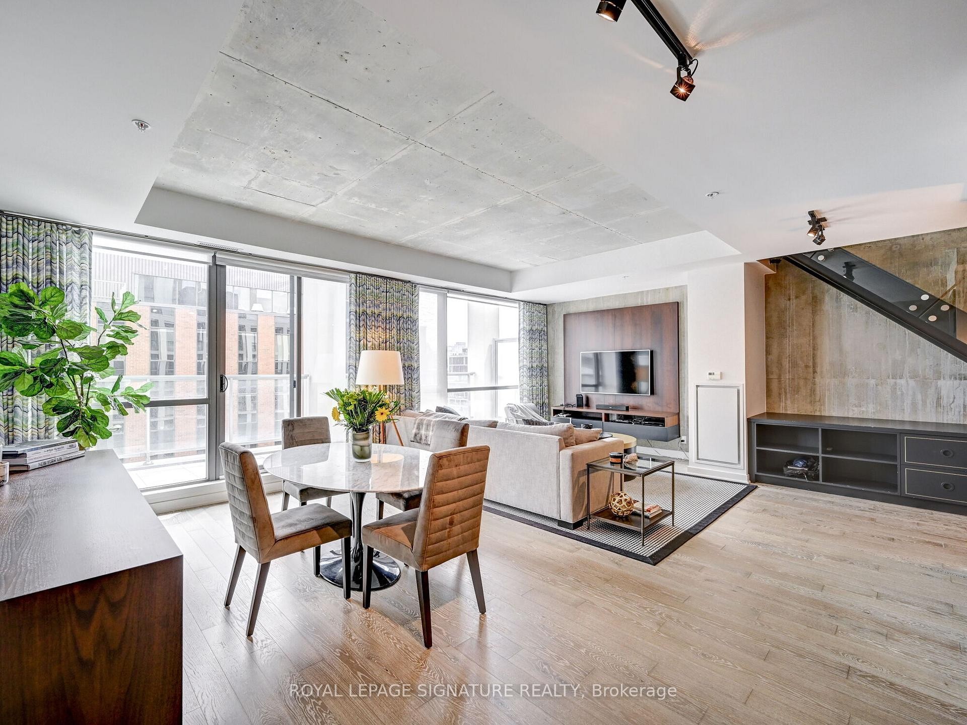 Ph18-39 Brant Street, Toronto, ON - Indoor Photo Showing Dining Room