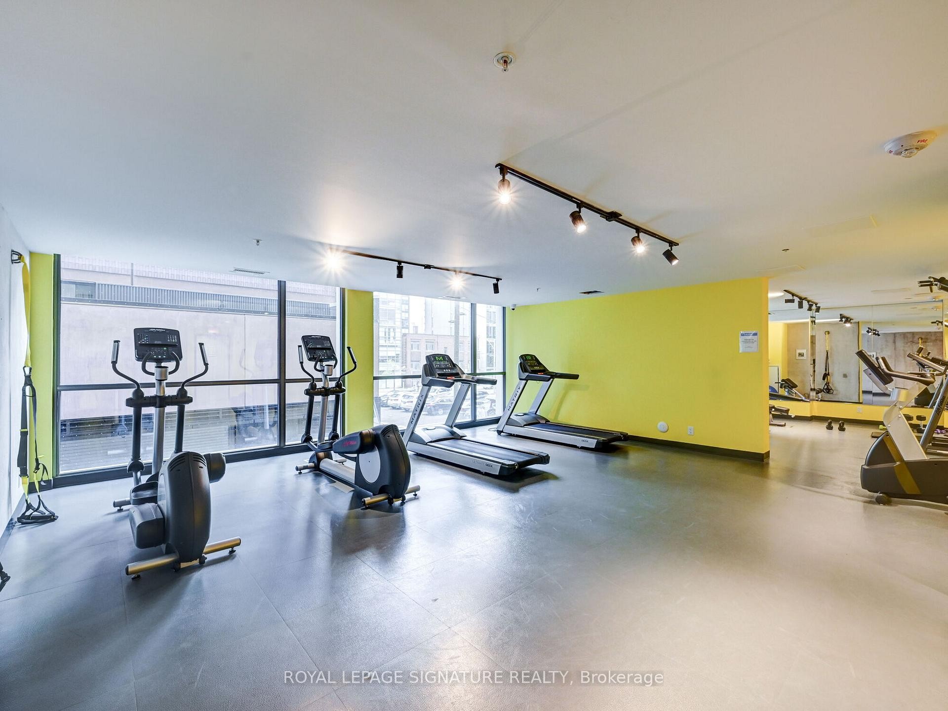 Ph18-39 Brant Street, Toronto, ON - Indoor Photo Showing Gym Room