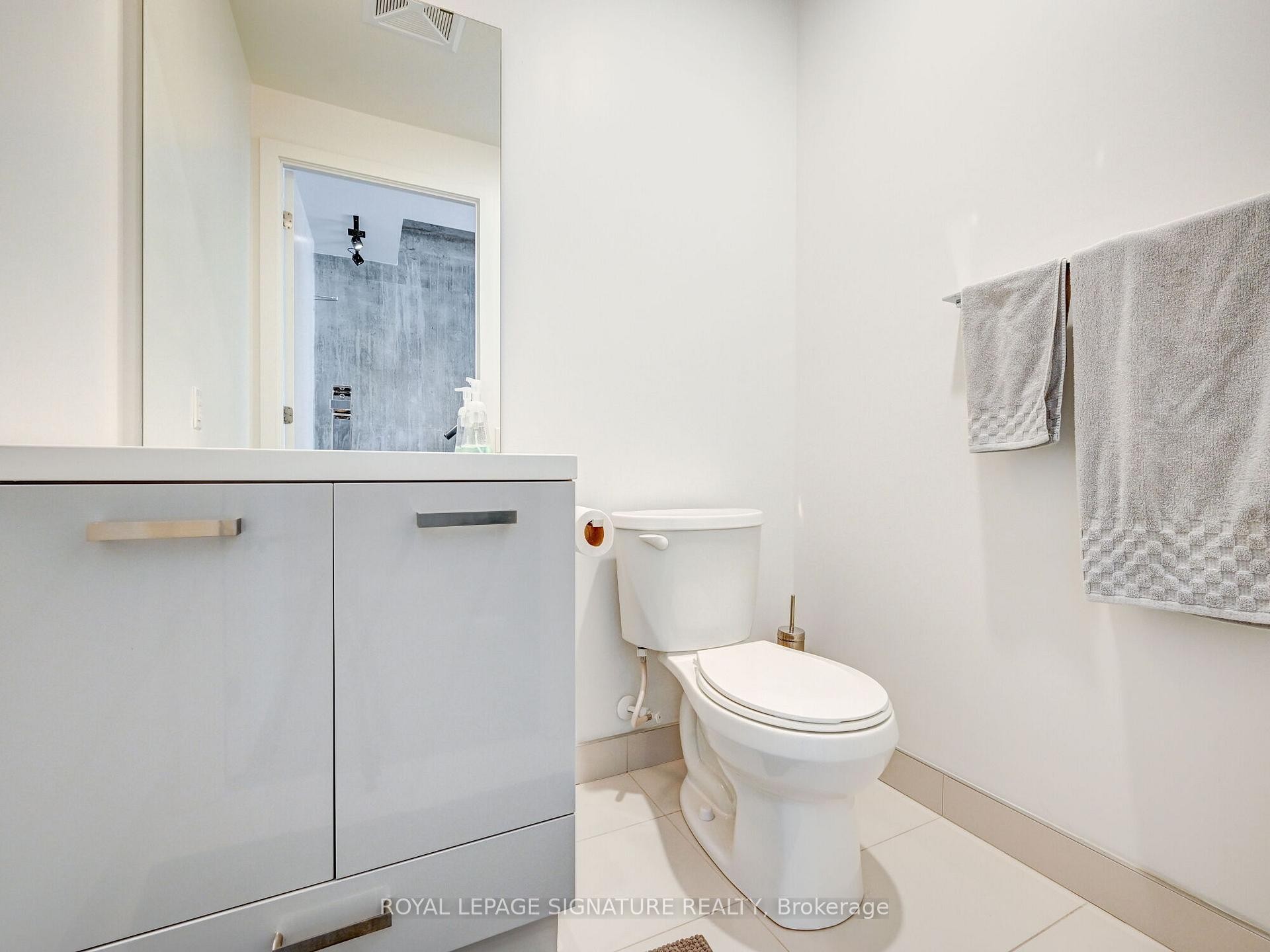 Ph18-39 Brant Street, Toronto, ON - Indoor Photo Showing Bathroom