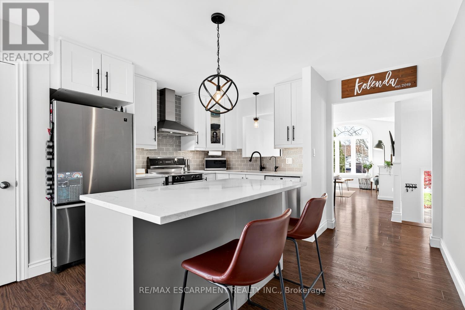 7 Anderson Crescent, West Lincoln, ON - Indoor Photo Showing Kitchen With Upgraded Kitchen