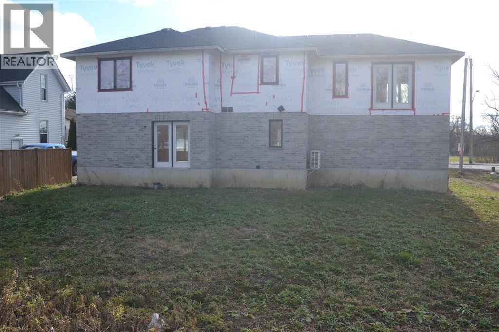 4310 Petrolia Line, Petrolia, ON - Outdoor