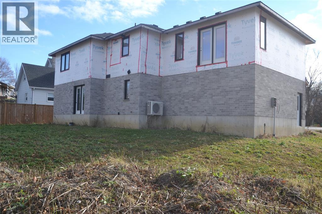 4310 Petrolia Line, Petrolia, ON - Outdoor