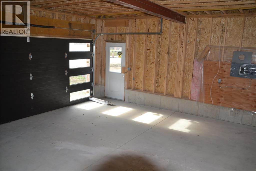 4310 Petrolia Line, Petrolia, ON - Indoor Photo Showing Garage
