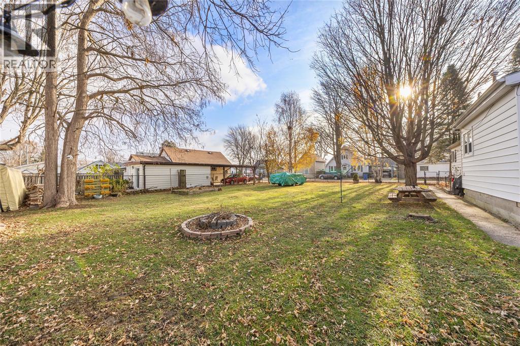 120 Hiram Street, Wallaceburg, ON - Outdoor