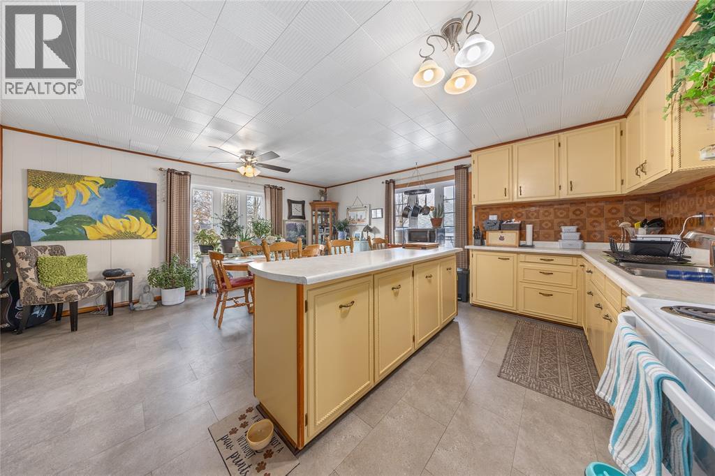 120 Hiram Street, Wallaceburg, ON - Indoor Photo Showing Kitchen