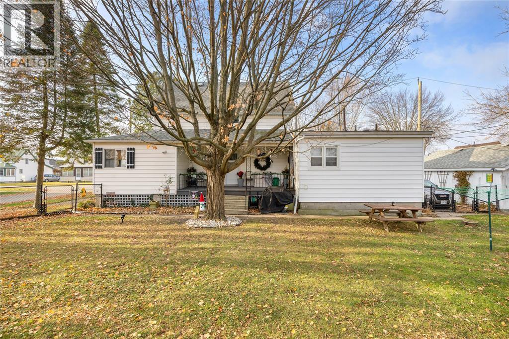 120 Hiram Street, Wallaceburg, ON - Outdoor