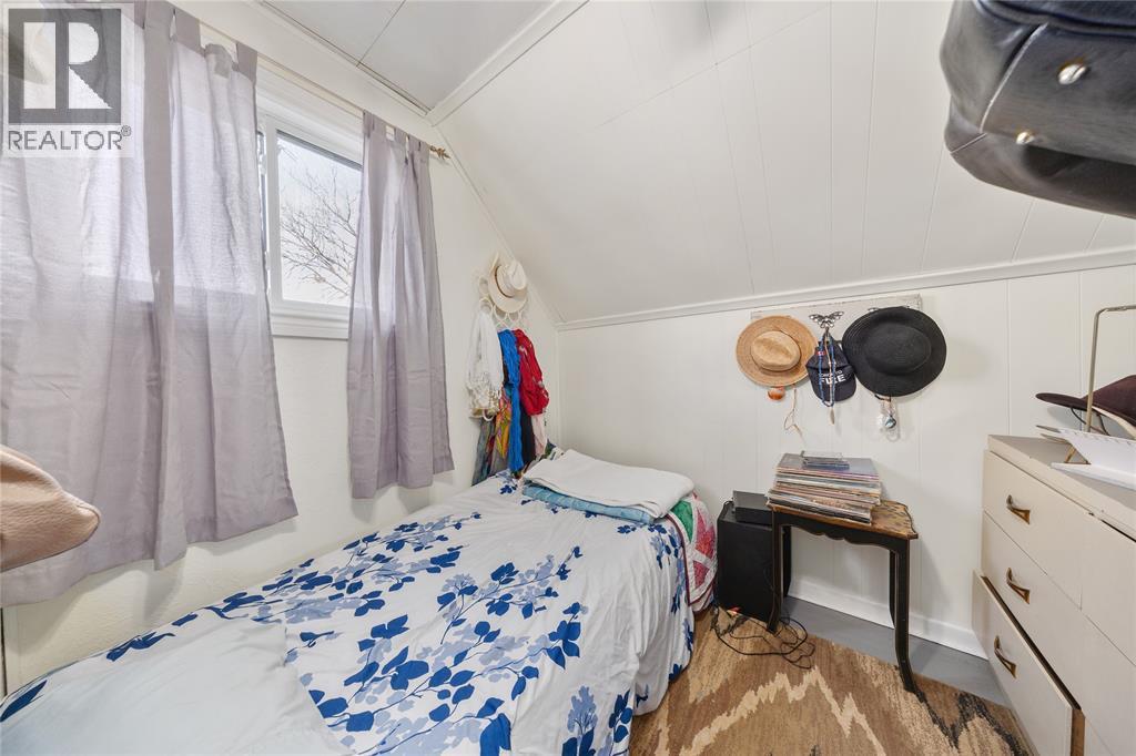 120 Hiram Street, Wallaceburg, ON - Indoor Photo Showing Bedroom
