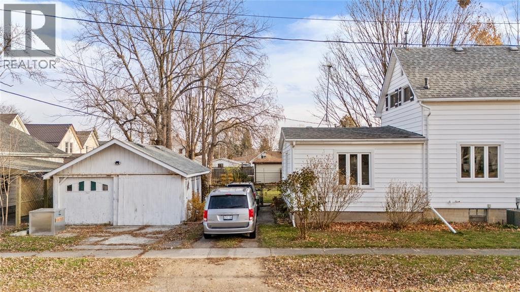 120 Hiram Street, Wallaceburg, ON - Outdoor