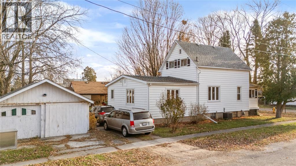 120 Hiram Street, Wallaceburg, ON - Outdoor