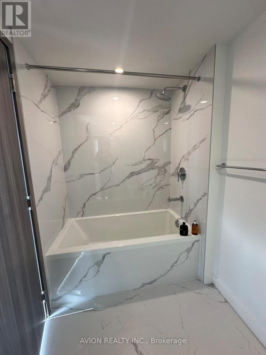 4710 - 3 Concord Cityplace Way, Toronto, ON - Indoor