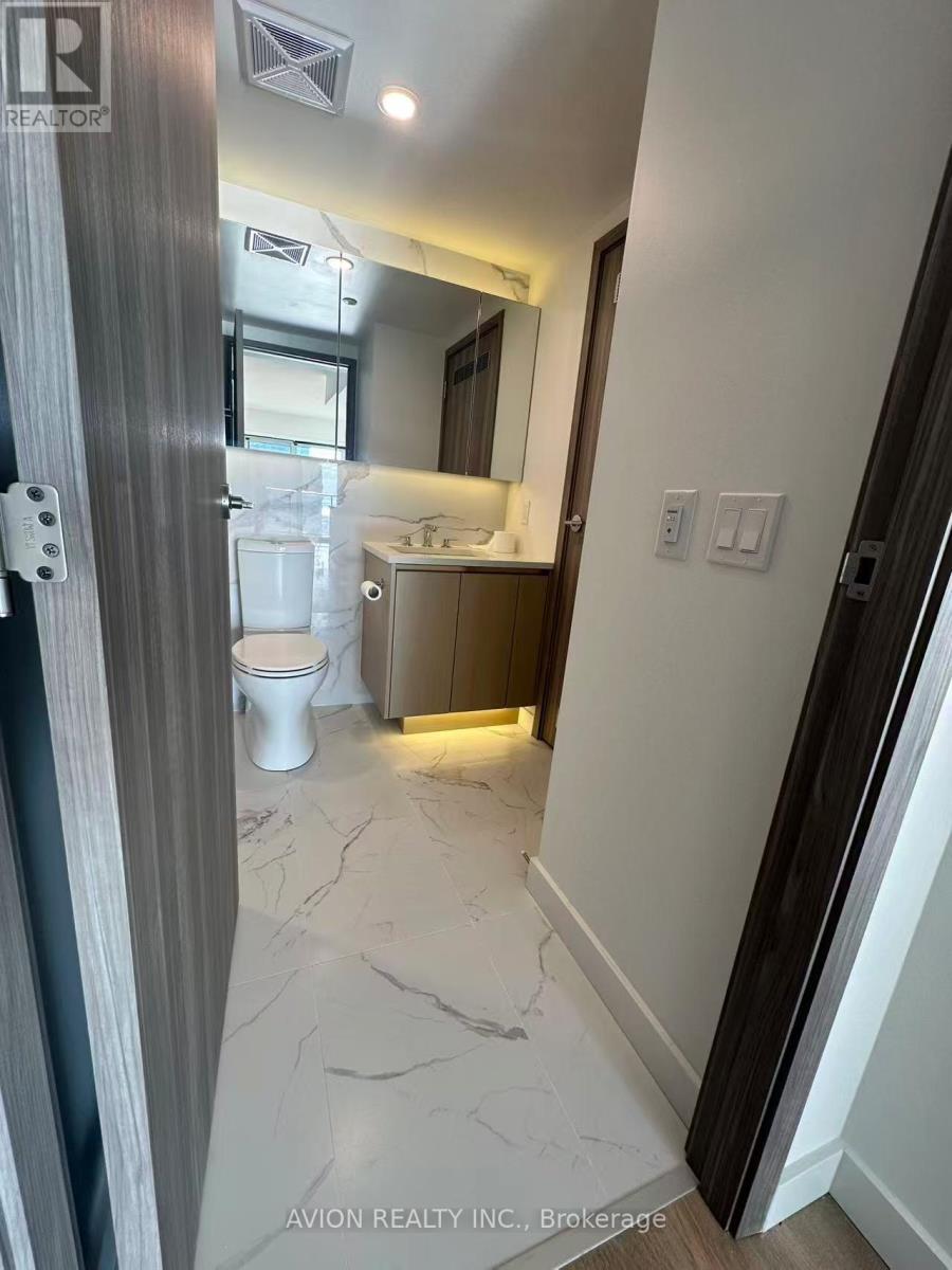 4710 - 3 Concord Cityplace Way, Toronto, ON - Indoor Photo Showing Bathroom