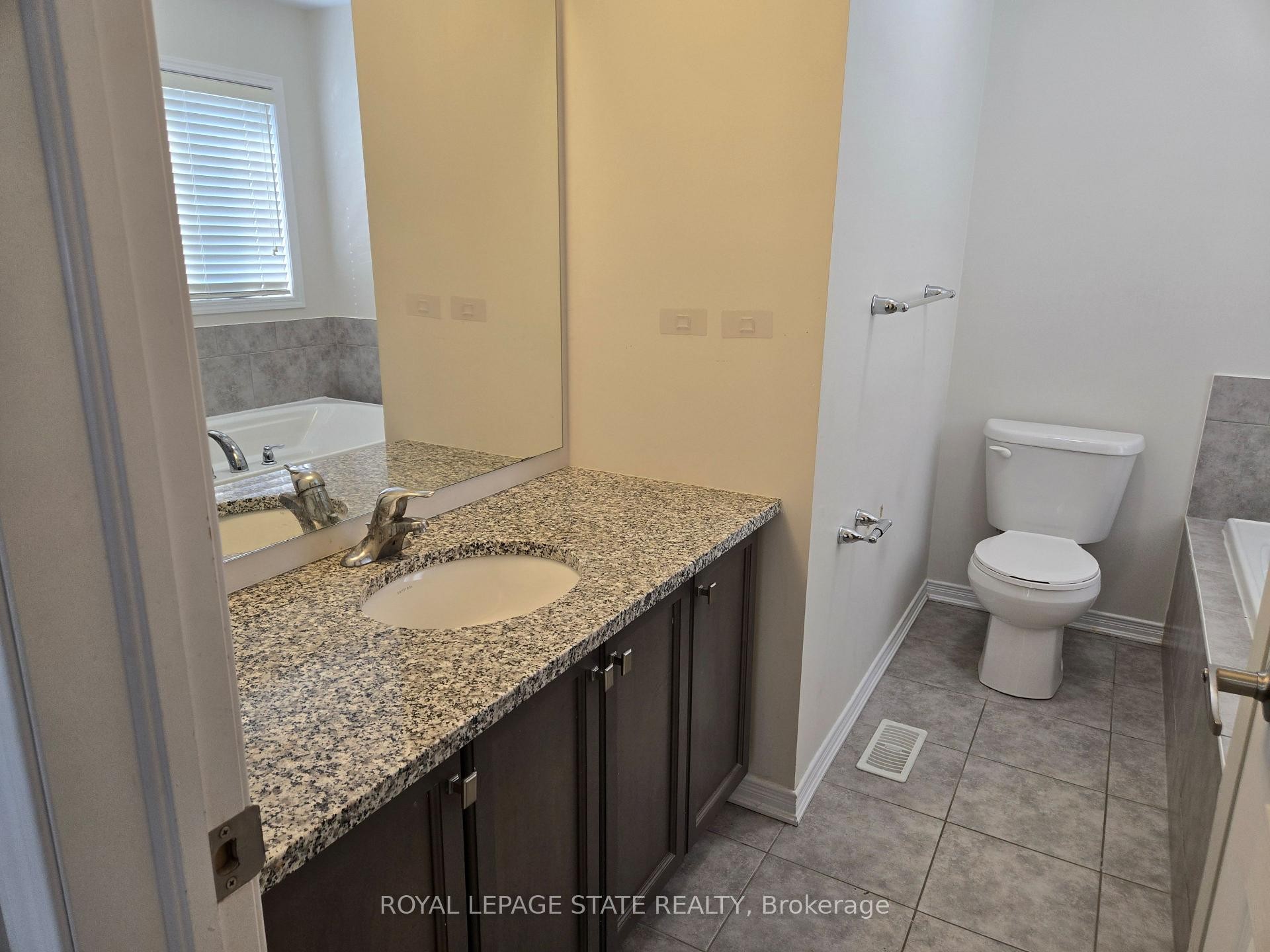 31 Cactus Crescent, Hamilton, ON - Indoor Photo Showing Bathroom