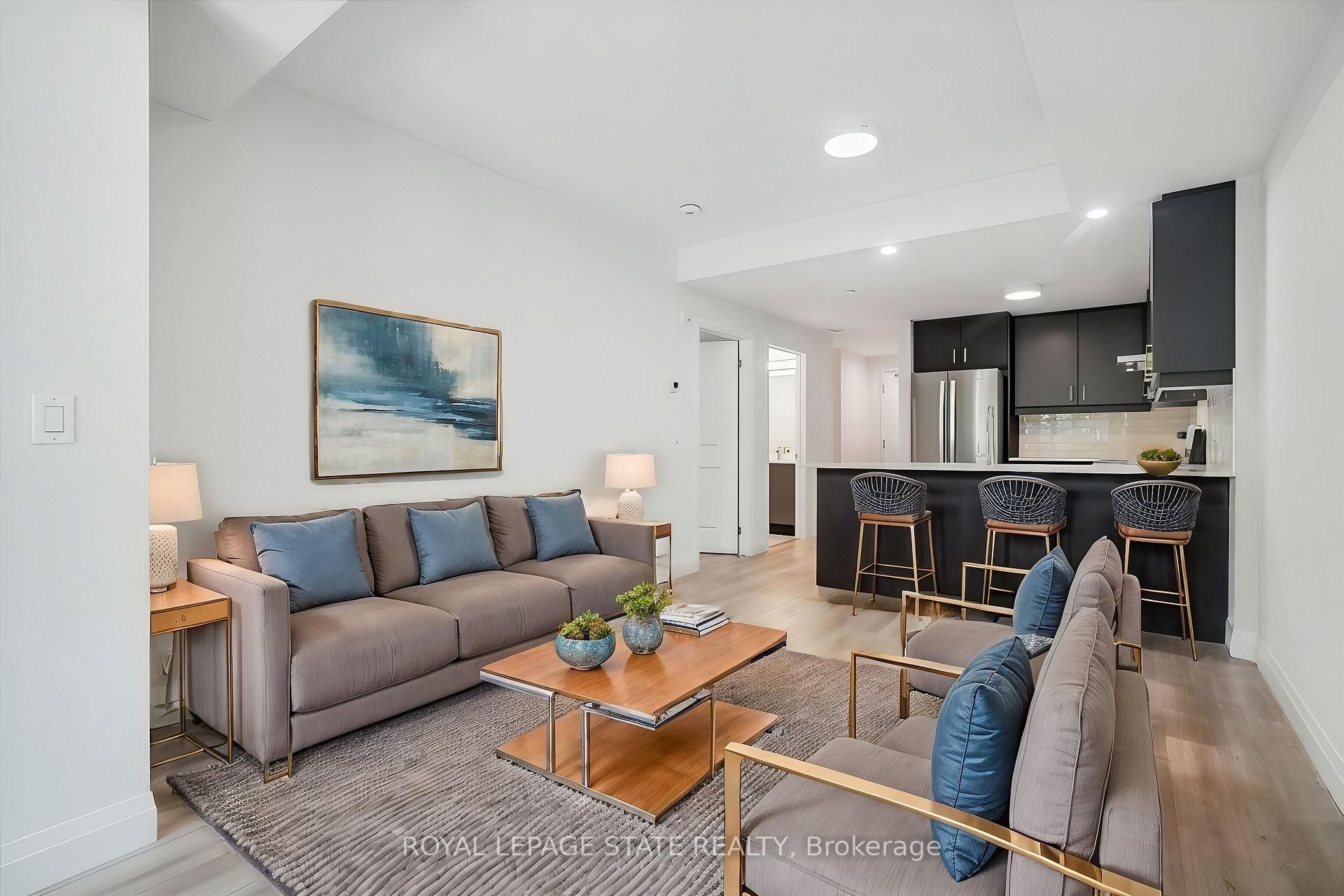 124-153 Wilson Street W, Hamilton, ON - Indoor Photo Showing Living Room