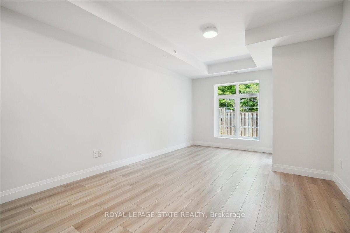 124-153 Wilson Street W, Hamilton, ON - Indoor Photo Showing Other Room