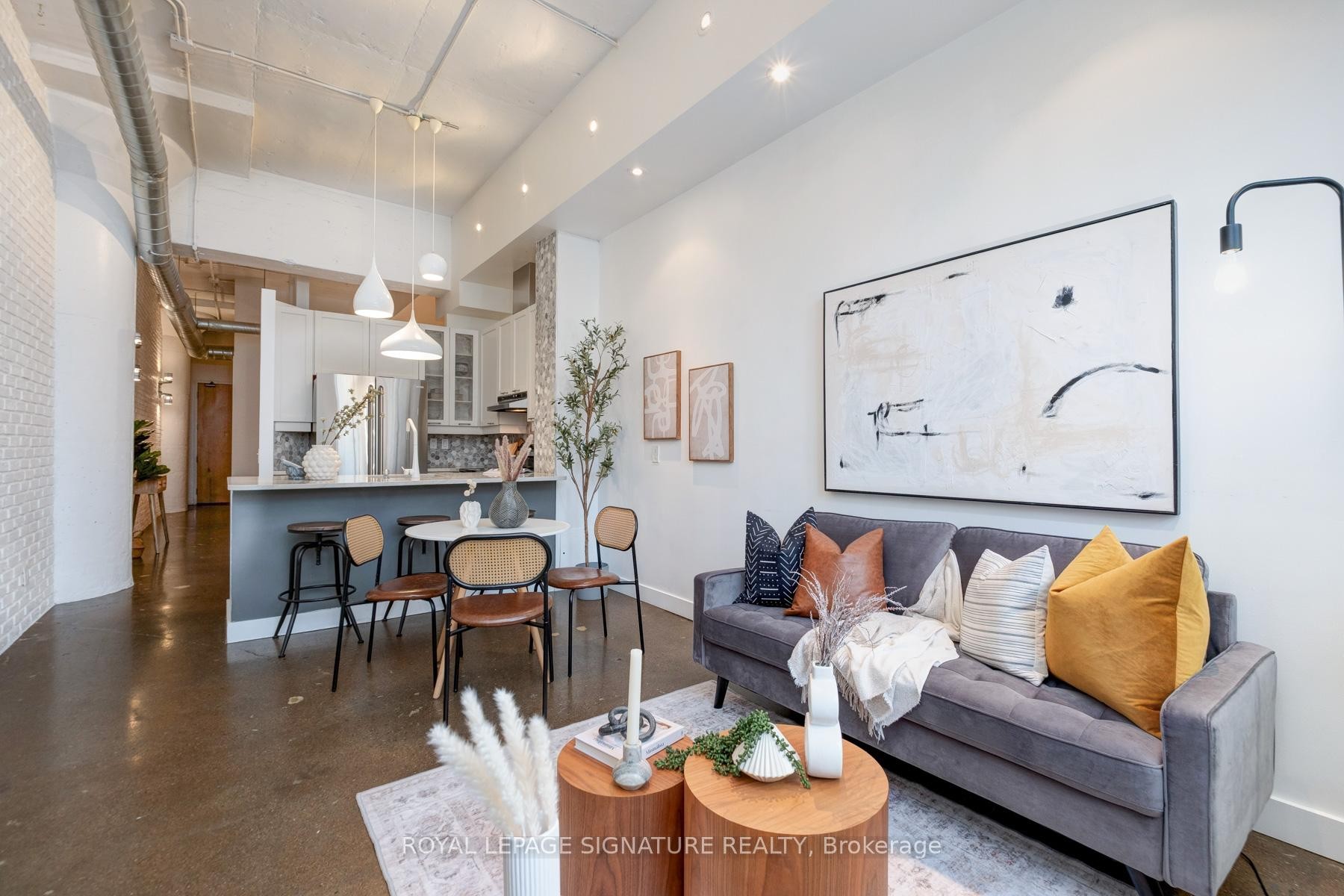 418-155 Dalhousie Street, Toronto, ON - Indoor Photo Showing Living Room
