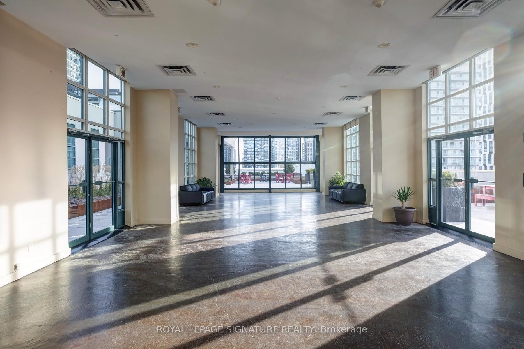 418-155 Dalhousie Street, Toronto, ON - Indoor Photo Showing Other Room