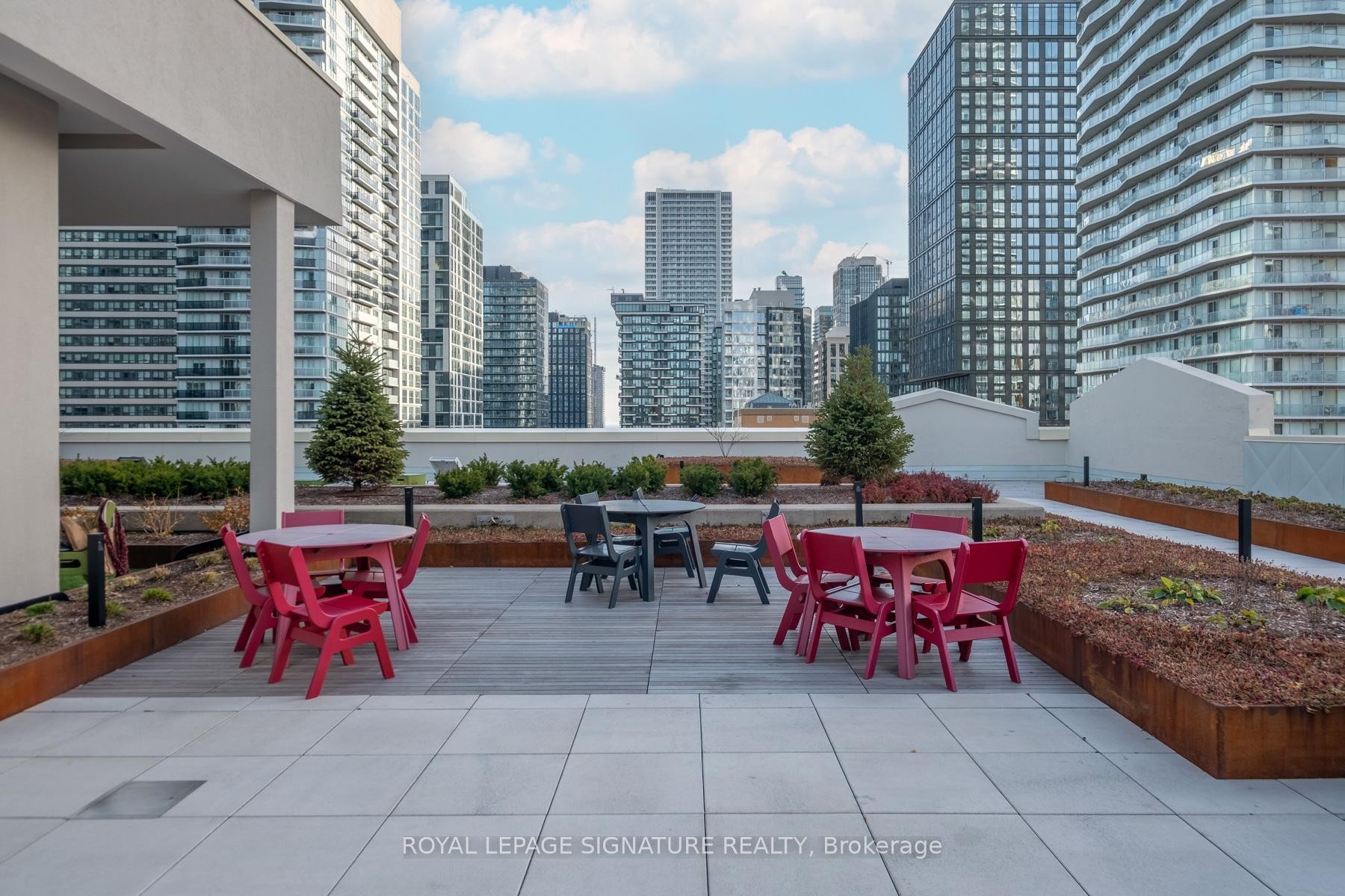 418-155 Dalhousie Street, Toronto, ON - Outdoor