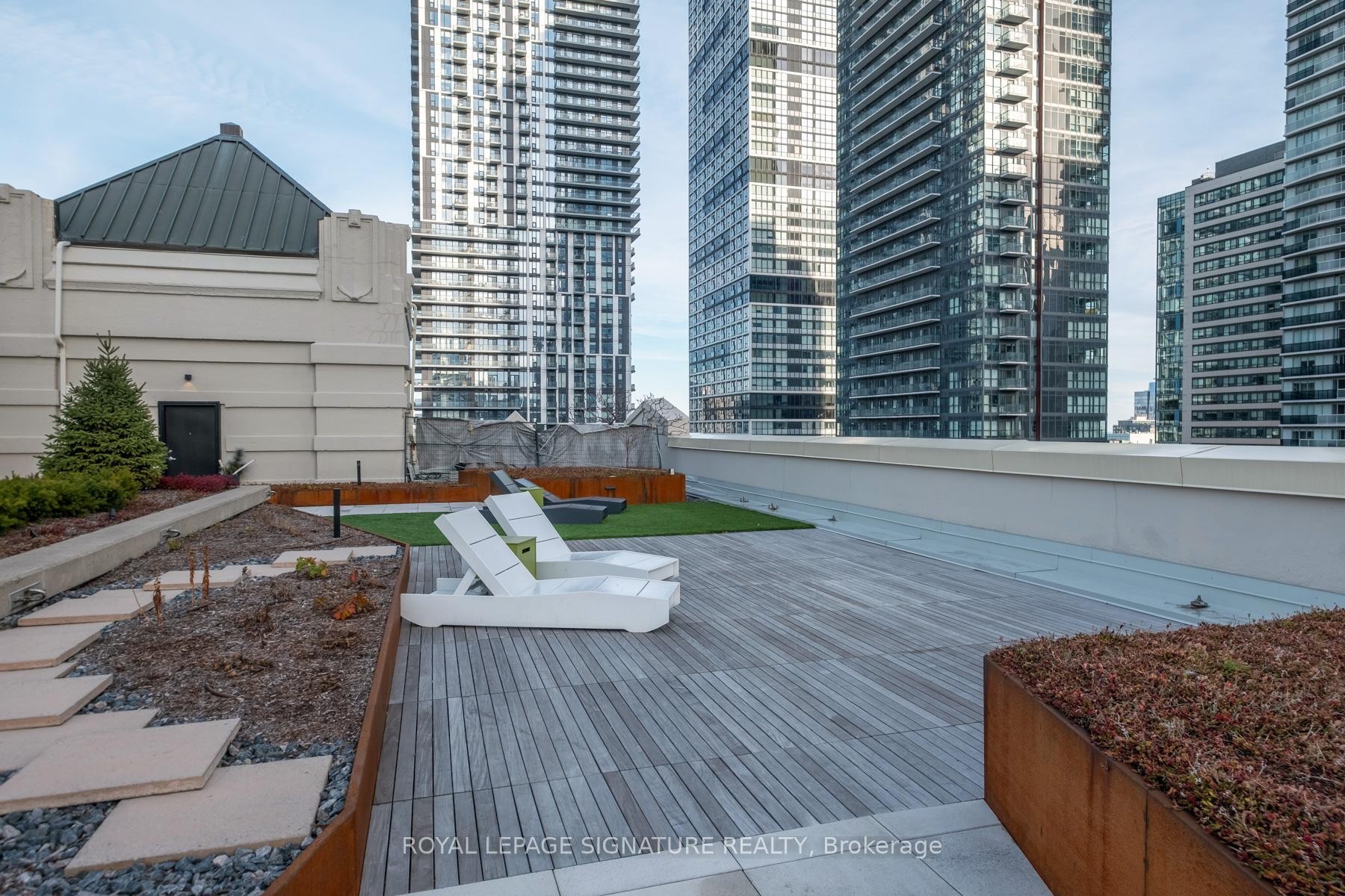 418-155 Dalhousie Street, Toronto, ON - Outdoor