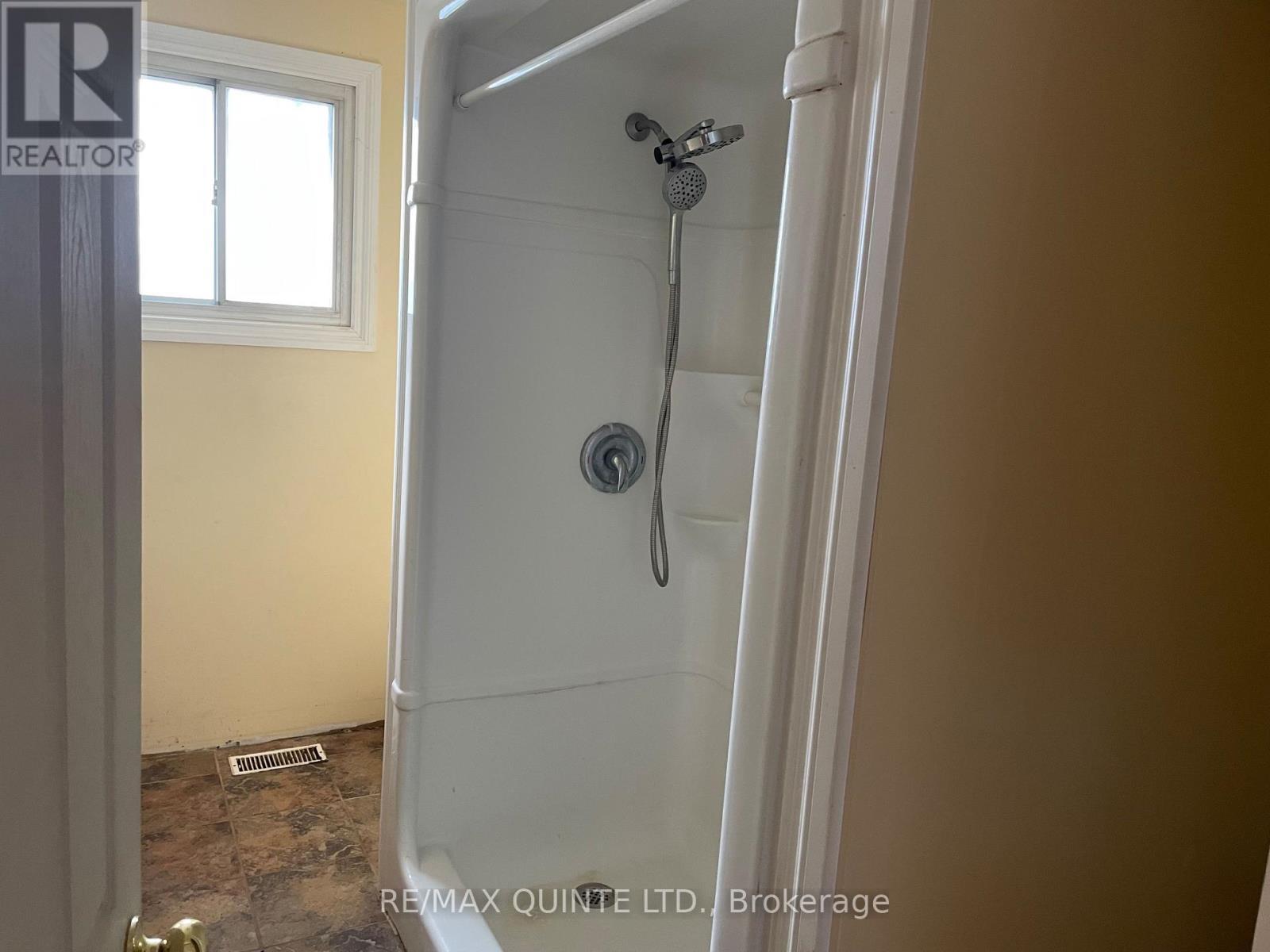 598 Frederick Street, Selwyn, ON - Indoor Photo Showing Bathroom