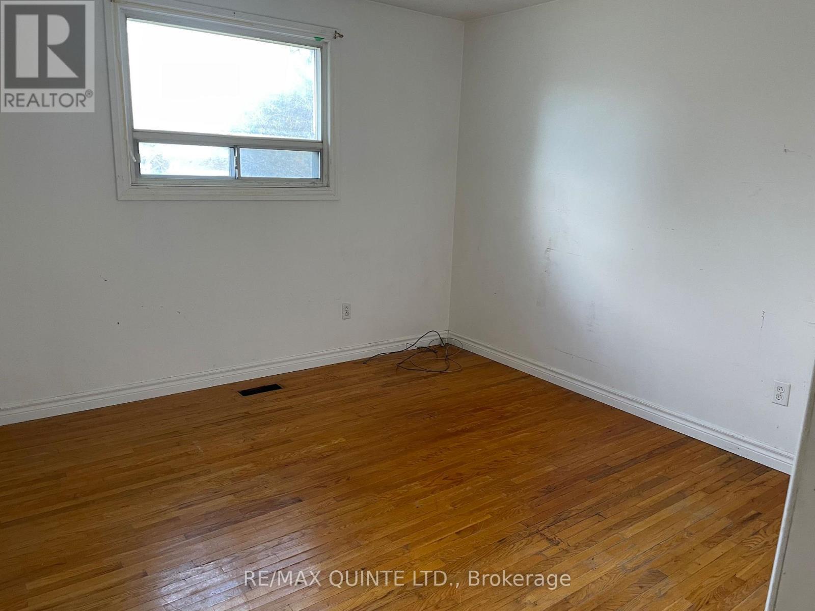 598 Frederick Street, Selwyn, ON - Indoor Photo Showing Other Room