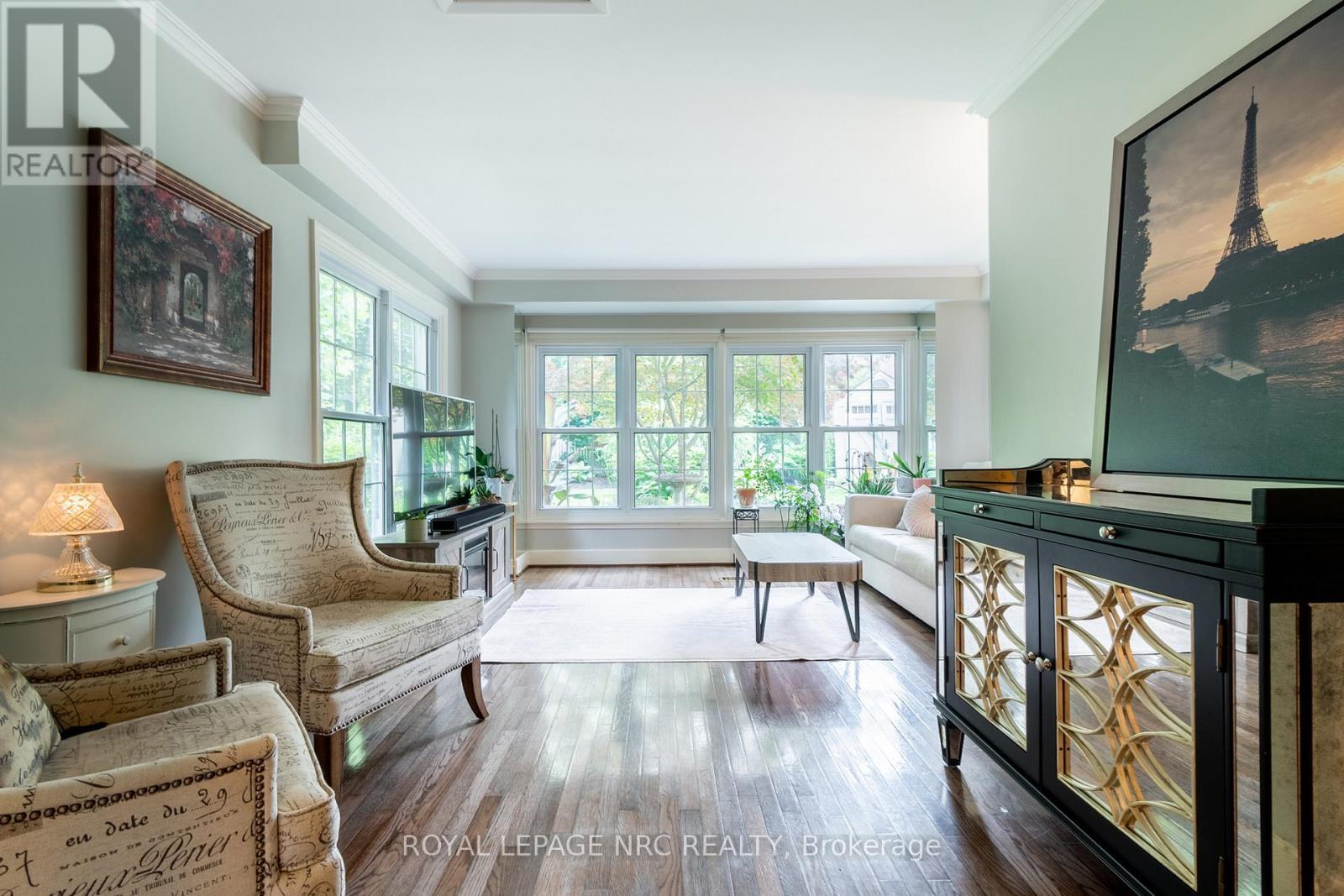 67 Hillcrest Avenue, St. Catharines (Old Glenridge), ON - Indoor Photo Showing Living Room