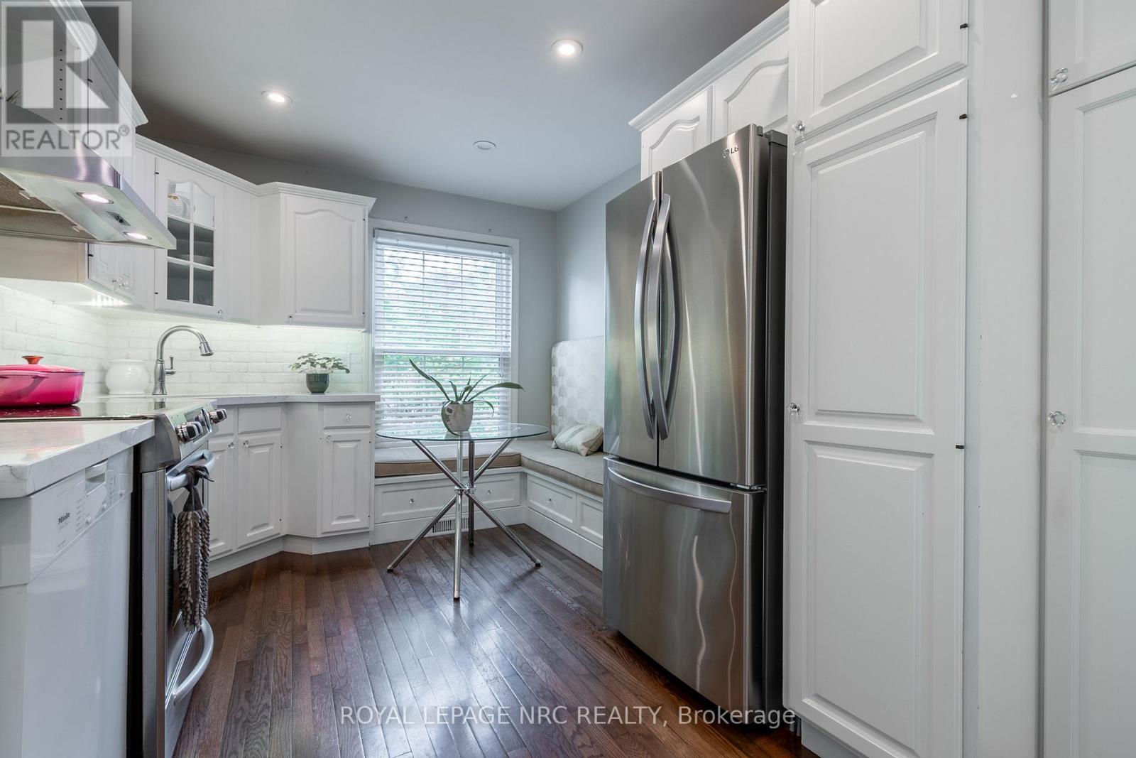 67 Hillcrest Avenue, St. Catharines (Old Glenridge), ON - Indoor Photo Showing Kitchen With Upgraded Kitchen