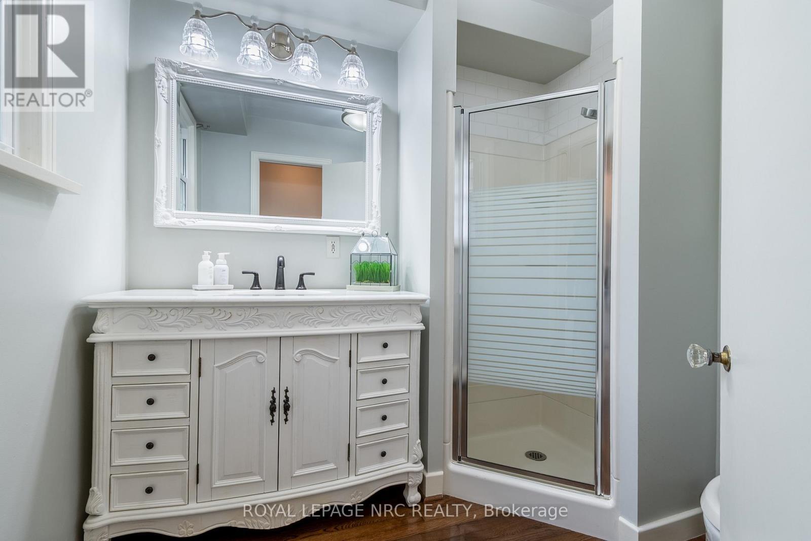67 Hillcrest Avenue, St. Catharines (Old Glenridge), ON - Indoor Photo Showing Bathroom
