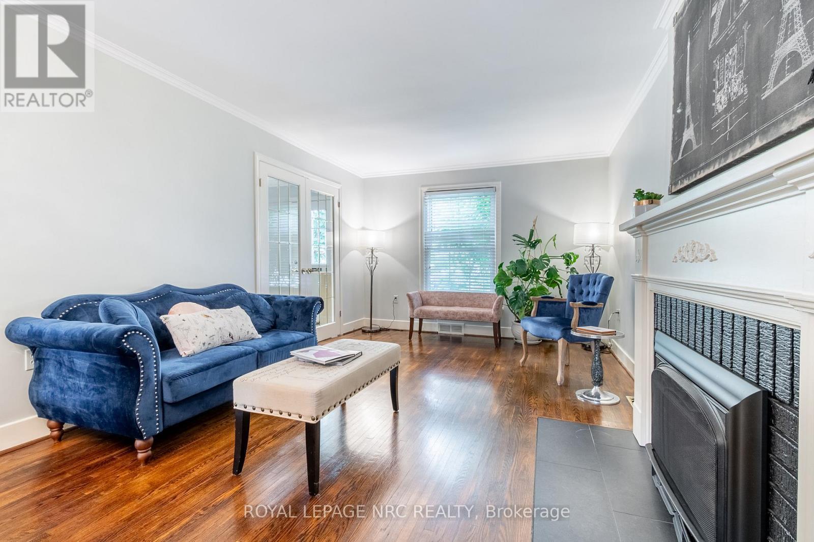 67 Hillcrest Avenue, St. Catharines (Old Glenridge), ON - Indoor Photo Showing Living Room