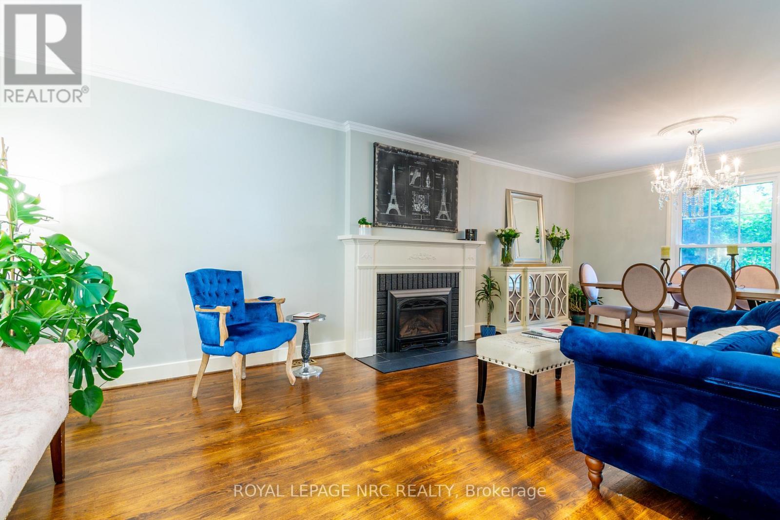 67 Hillcrest Avenue, St. Catharines (Old Glenridge), ON - Indoor Photo Showing Living Room With Fireplace