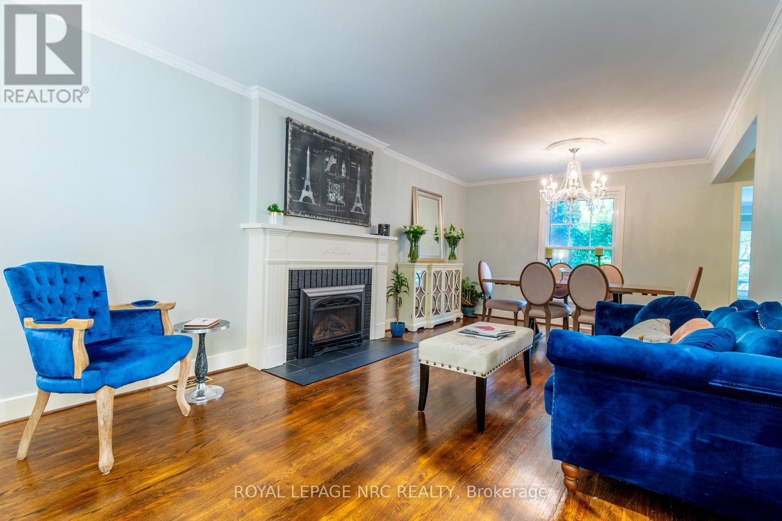 67 Hillcrest Avenue, St. Catharines (Old Glenridge), ON - Indoor Photo Showing Living Room With Fireplace