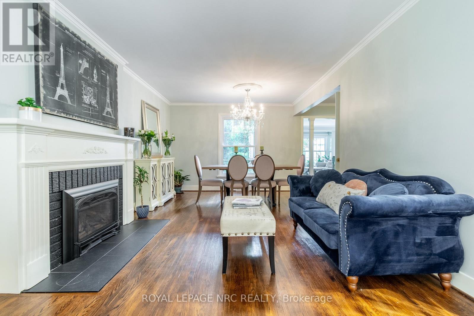 67 Hillcrest Avenue, St. Catharines (Old Glenridge), ON - Indoor Photo Showing Living Room With Fireplace