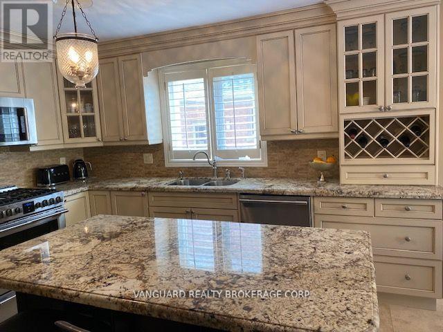 68 Mellings Drive, Vaughan, ON - Indoor Photo Showing Kitchen With Stainless Steel Kitchen With Double Sink With Upgraded Kitchen