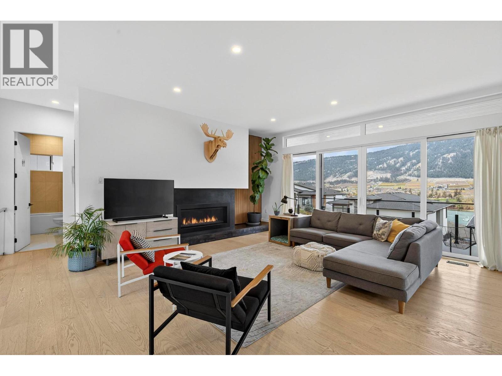15873 Kobayashi Court, Lake Country, BC - Indoor Photo Showing Living Room With Fireplace