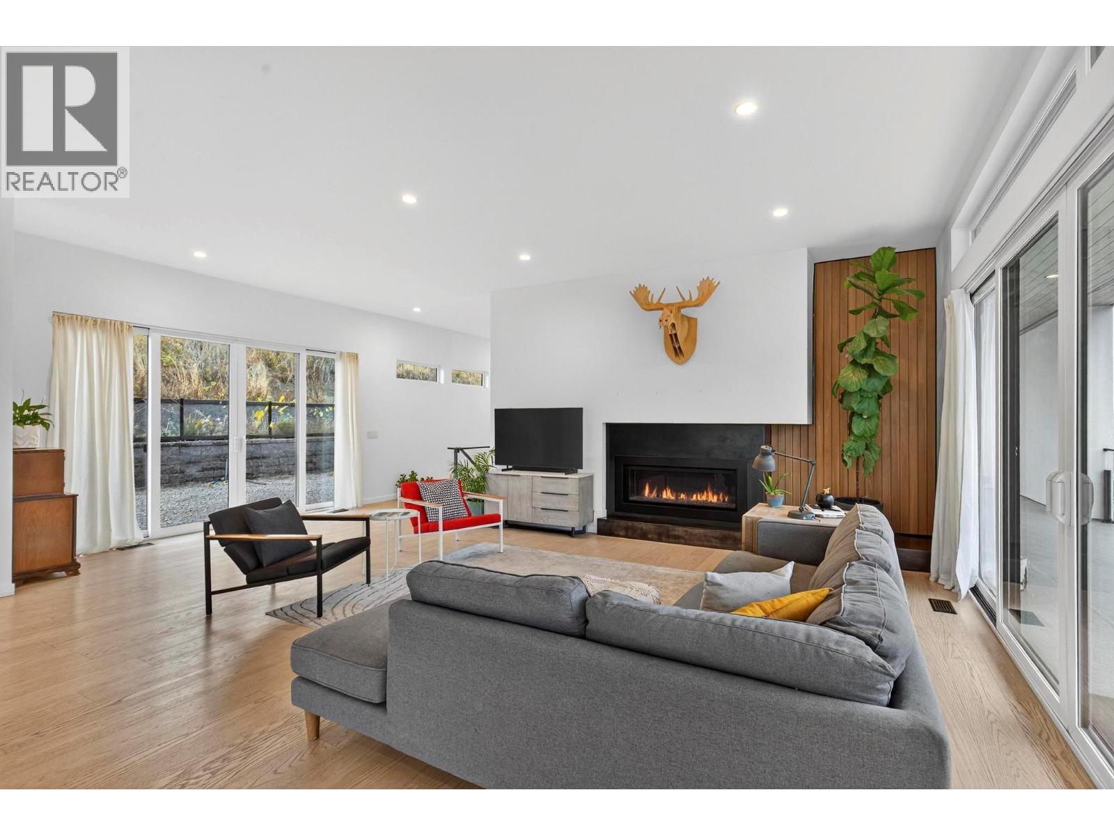 15873 Kobayashi Court, Lake Country, BC - Indoor Photo Showing Living Room With Fireplace