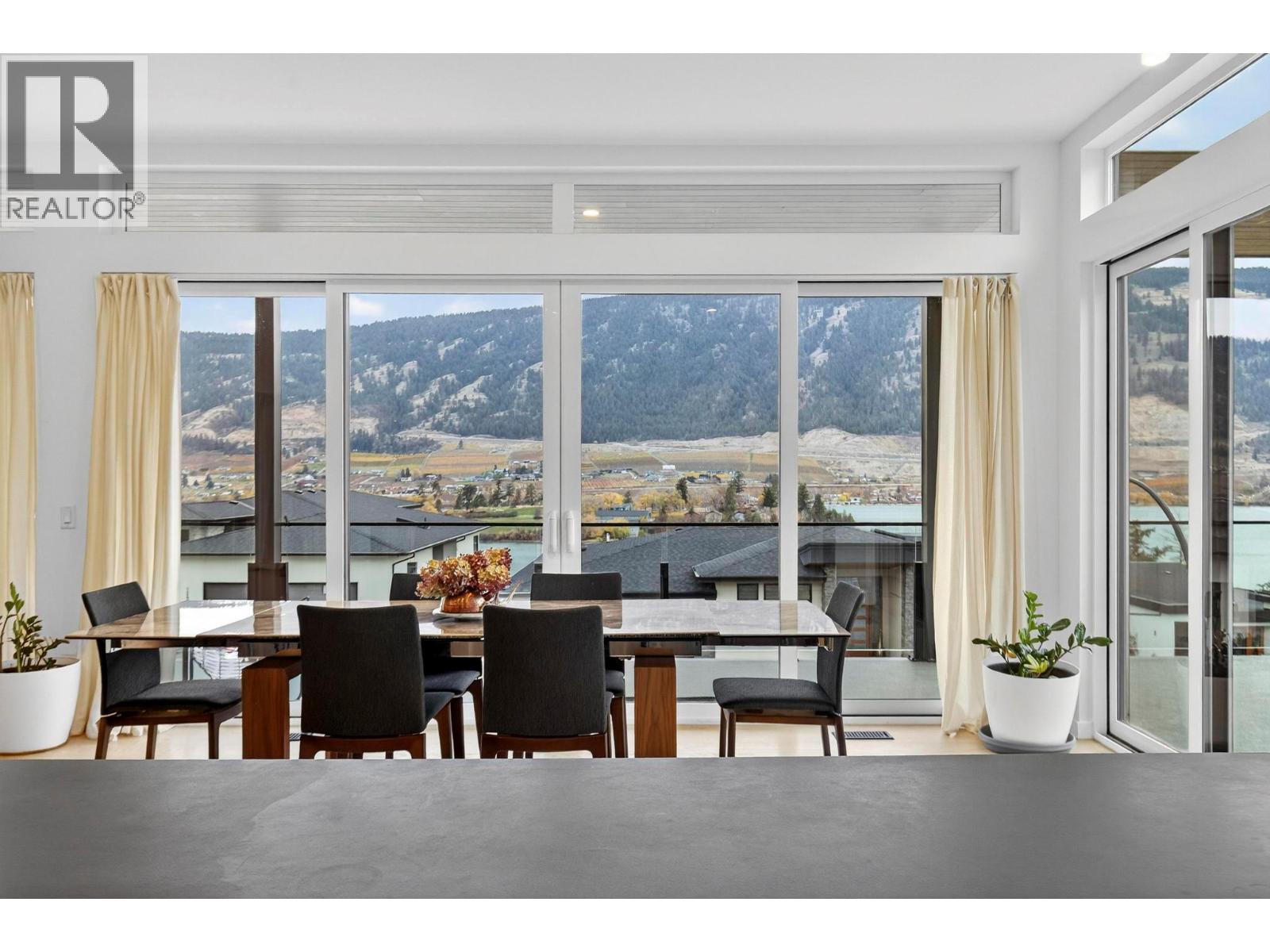 15873 Kobayashi Court, Lake Country, BC - Indoor Photo Showing Dining Room