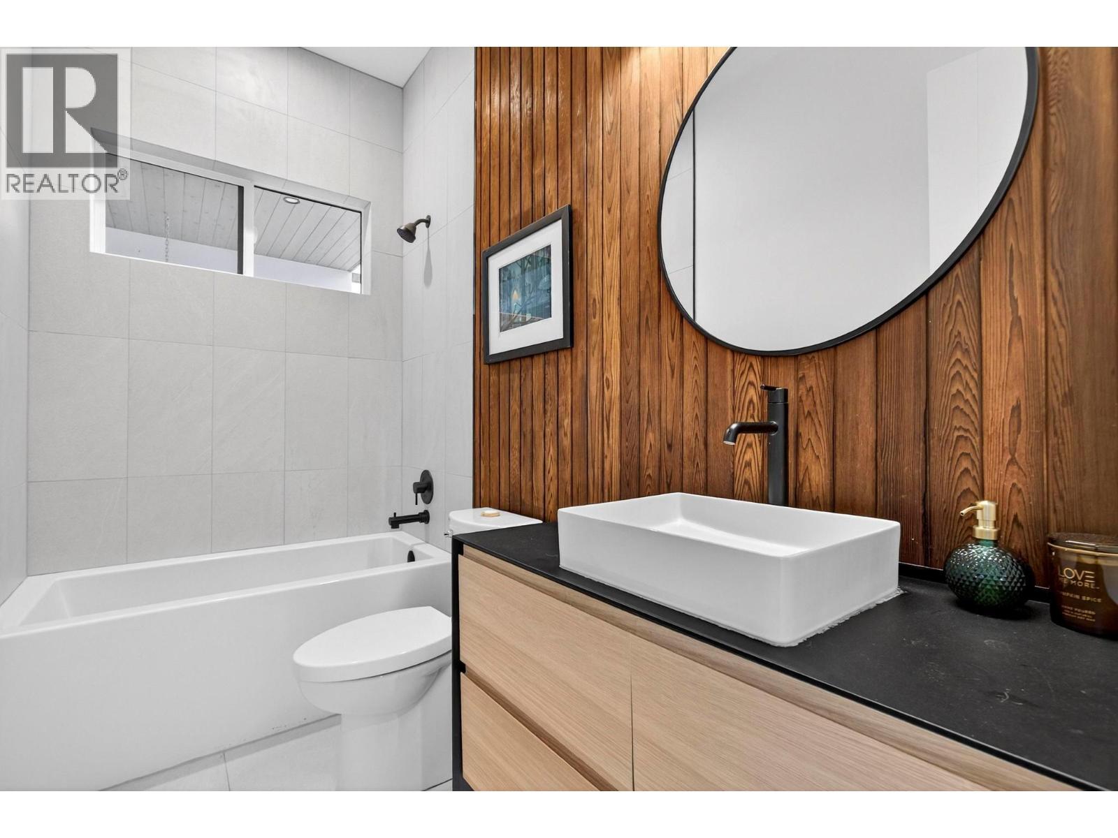 15873 Kobayashi Court, Lake Country, BC - Indoor Photo Showing Bathroom