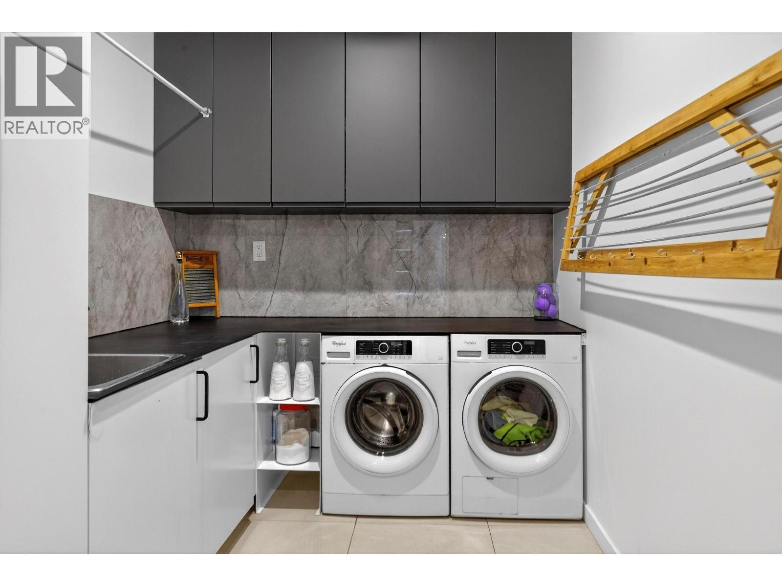 15873 Kobayashi Court, Lake Country, BC - Indoor Photo Showing Laundry Room