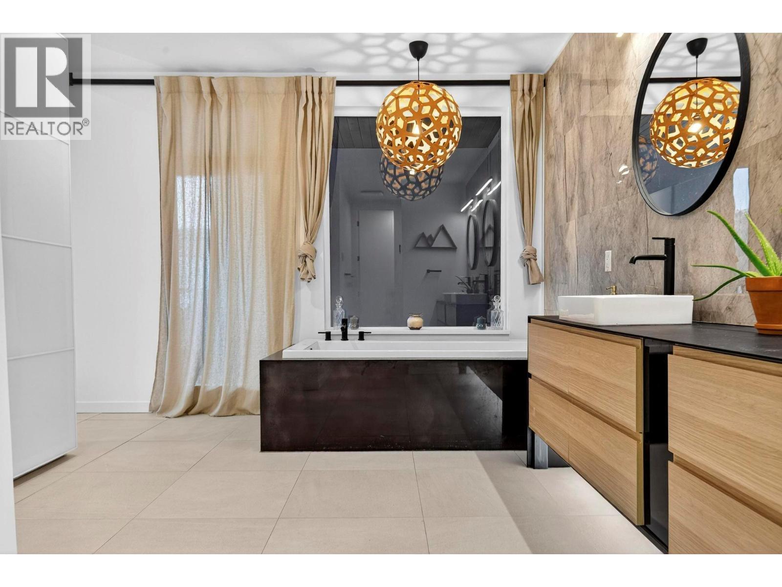 Primary Ensuite - 15873 Kobayashi Court, Lake Country, BC - Indoor